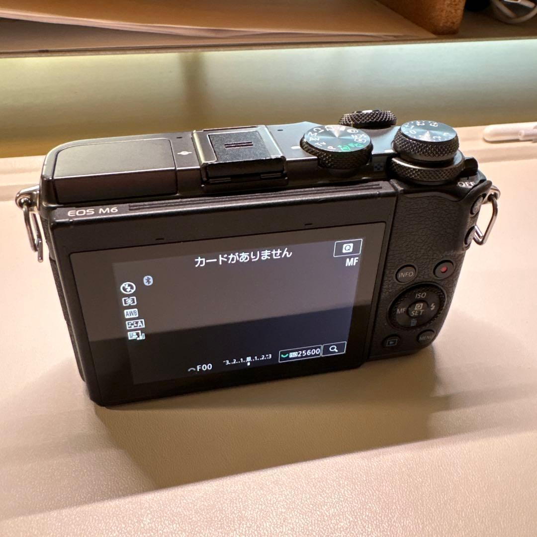 【hiro】Canon EOS M6 ミラーレスカメラ 本体とバッテリー2