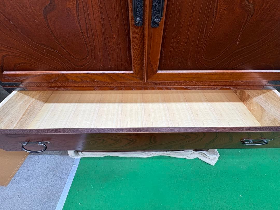 高級　和タンス　欅（ケヤキ）　漆塗り　桐箪笥　三段重ね　伝統工芸