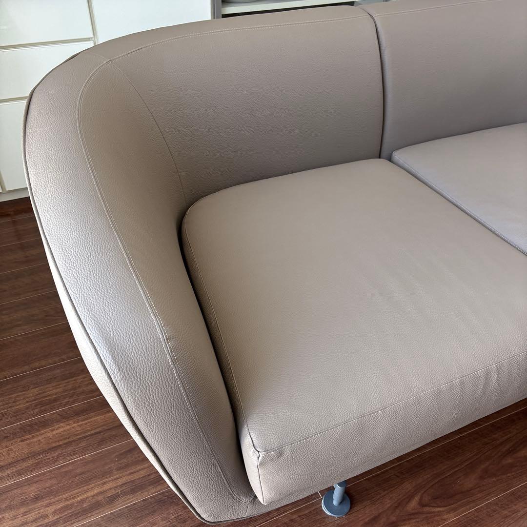 Kartell Betty ベージュ 2人掛けレザーソファ