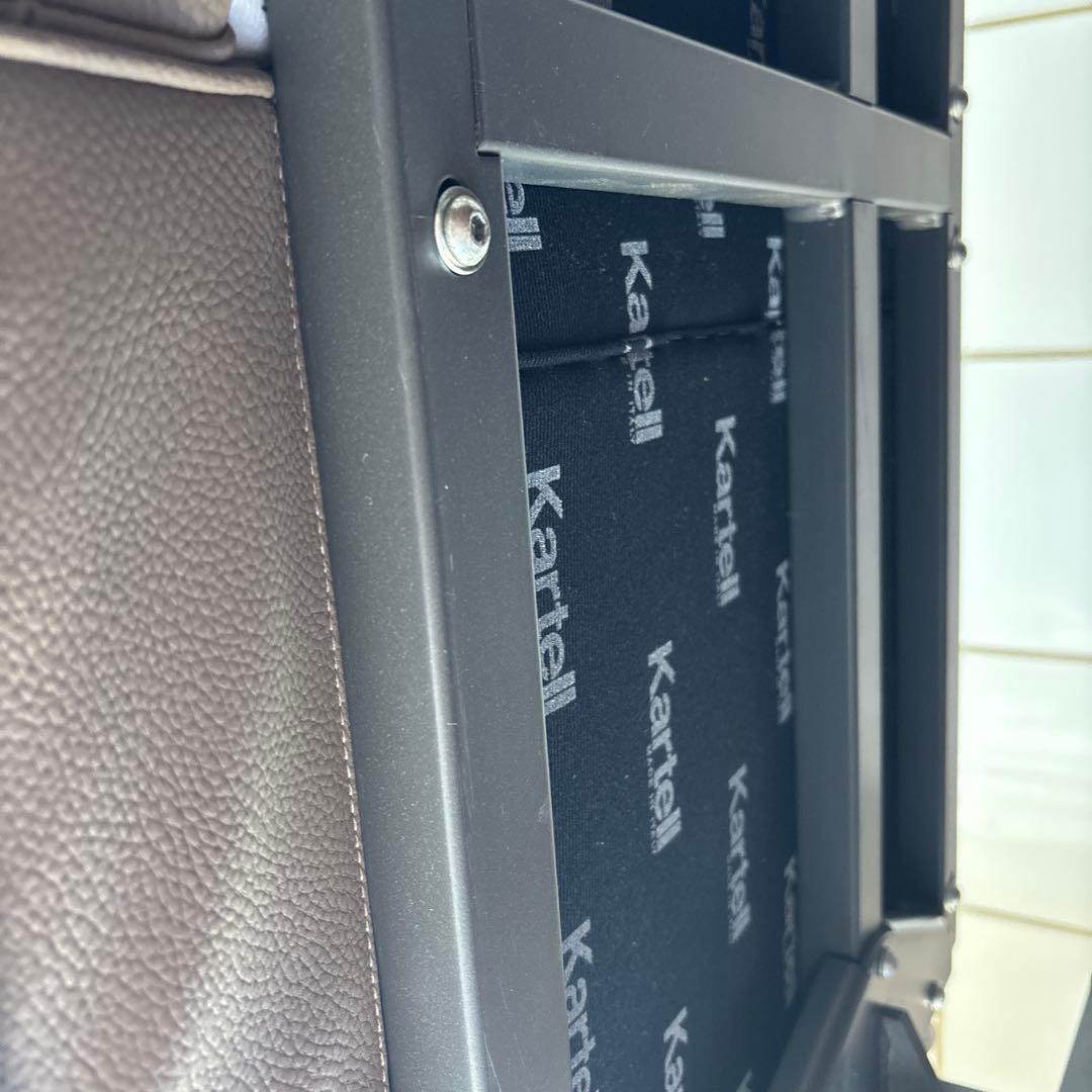 Kartell Betty ベージュ 2人掛けレザーソファ