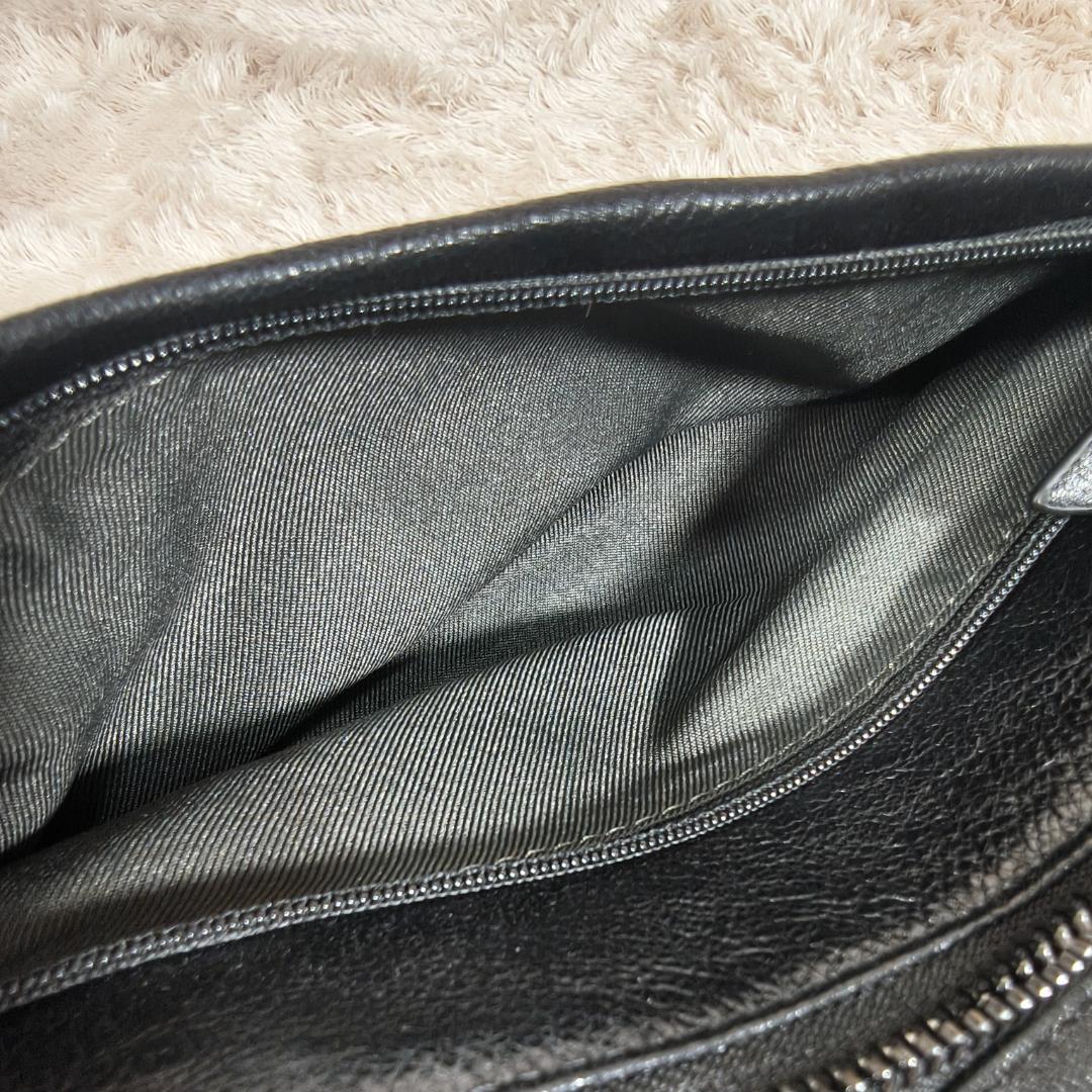 イアパピヨネ　軽量　本革　ボックスミニショルダーバッグ ブラック　レザー