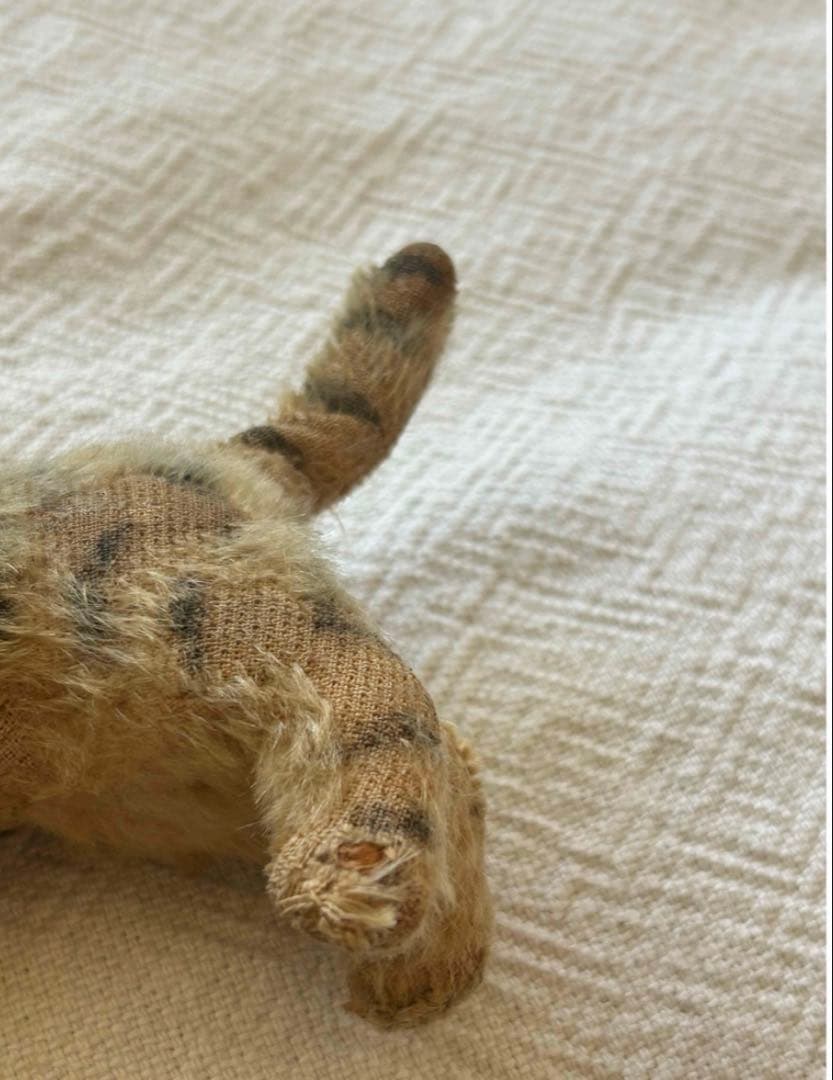 フランス蚤の市　ドイツアンティーク　Hermann製　小さな猫のぬいぐるみ