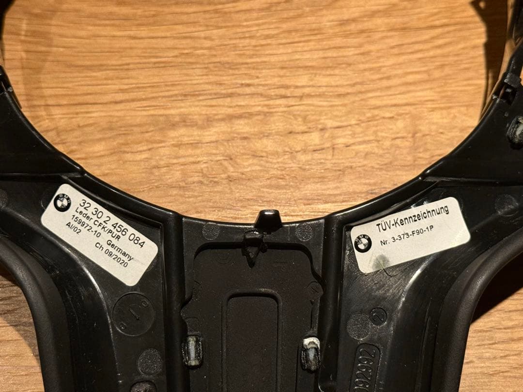 カーボン・パドルシフト＆純正カーボン・ステアリング・ホイール・トリム