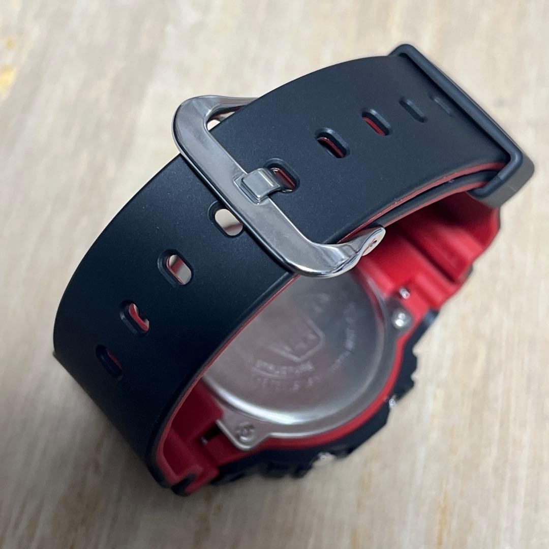 必見★未使用人気モデル極美品G-SHOCK DW-5600UHRブラック×レッド