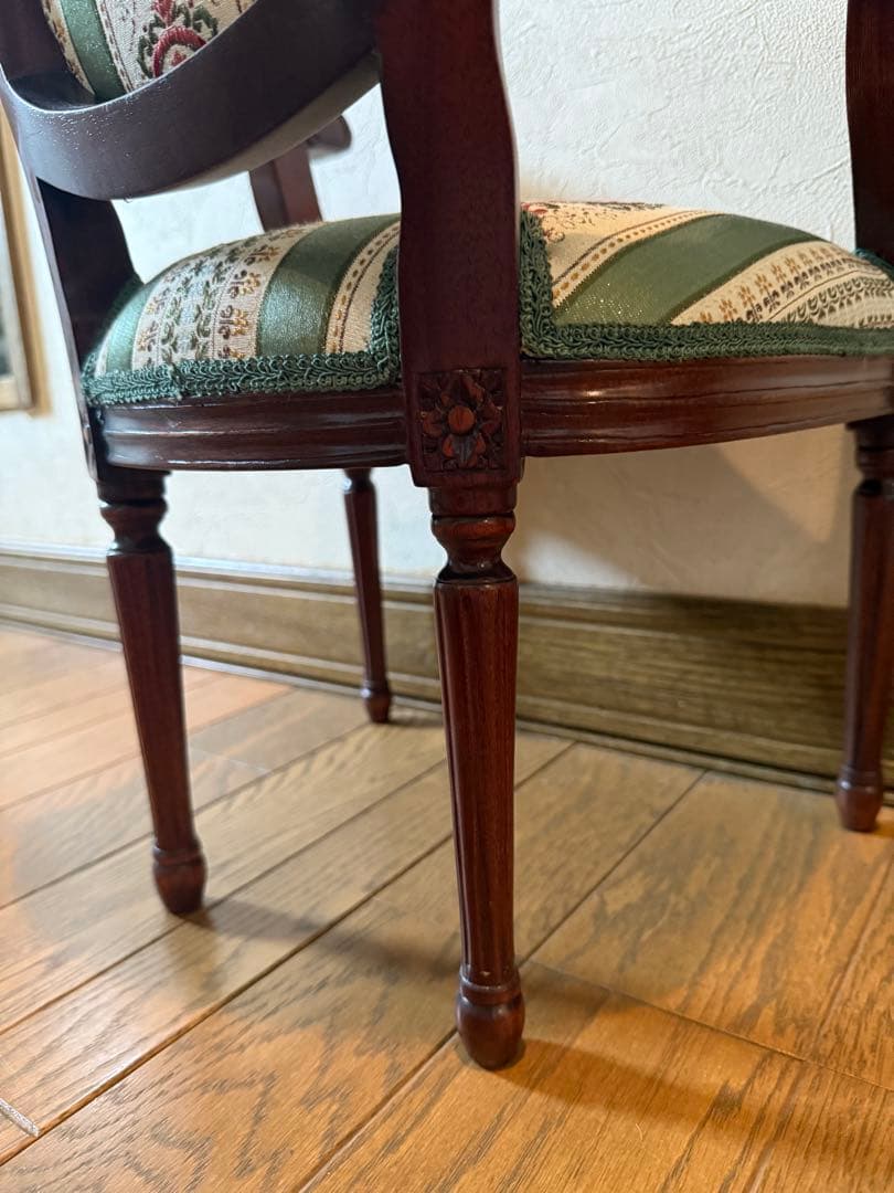 ドールチェア　クラシックアームチェア 木製 ストライプ柄　ミニチュアチェア