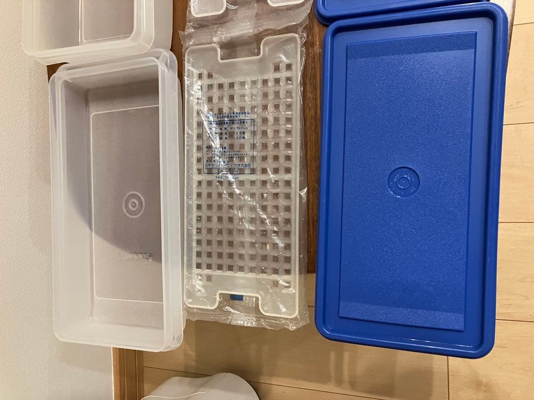 タッパーウェアSS 中３つ小１つ　すのこ付き