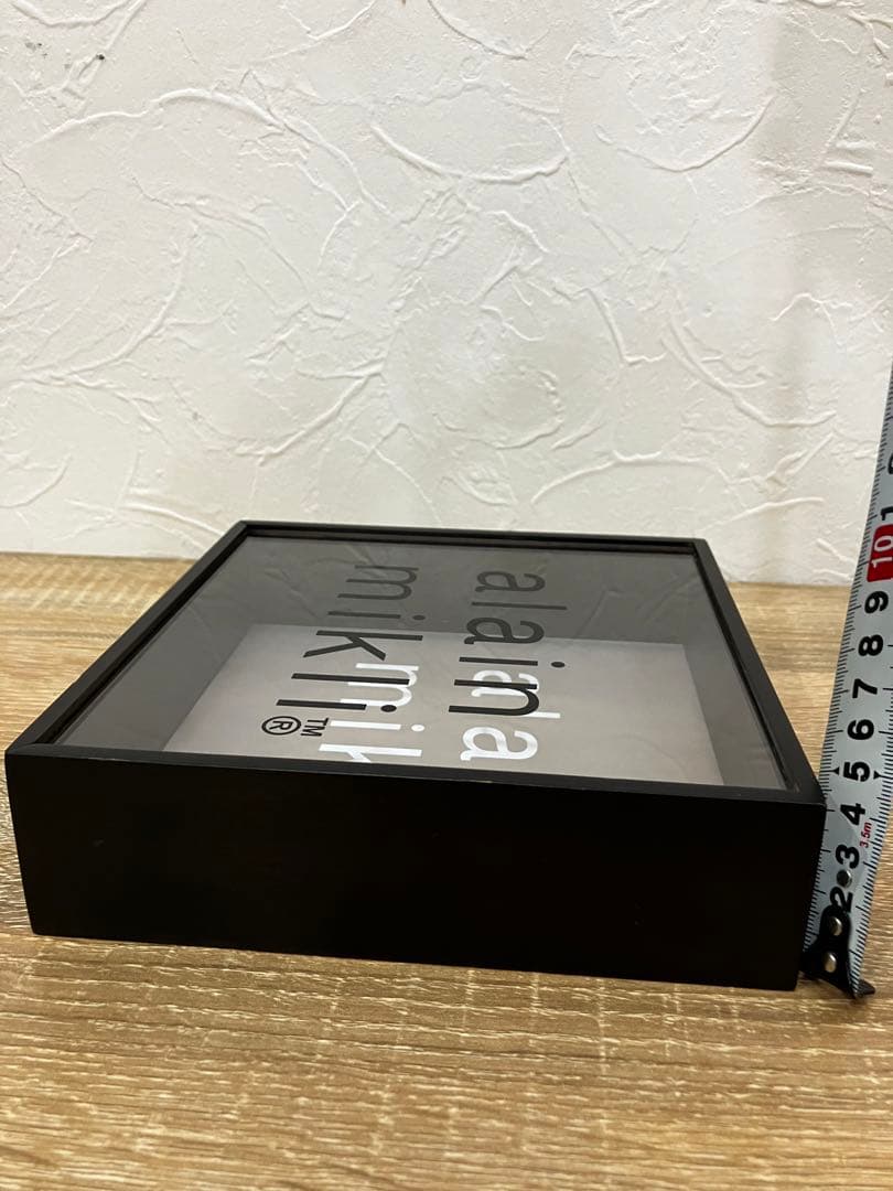 alainmikli アランミクリ ブランド ロゴ ディスプレイ