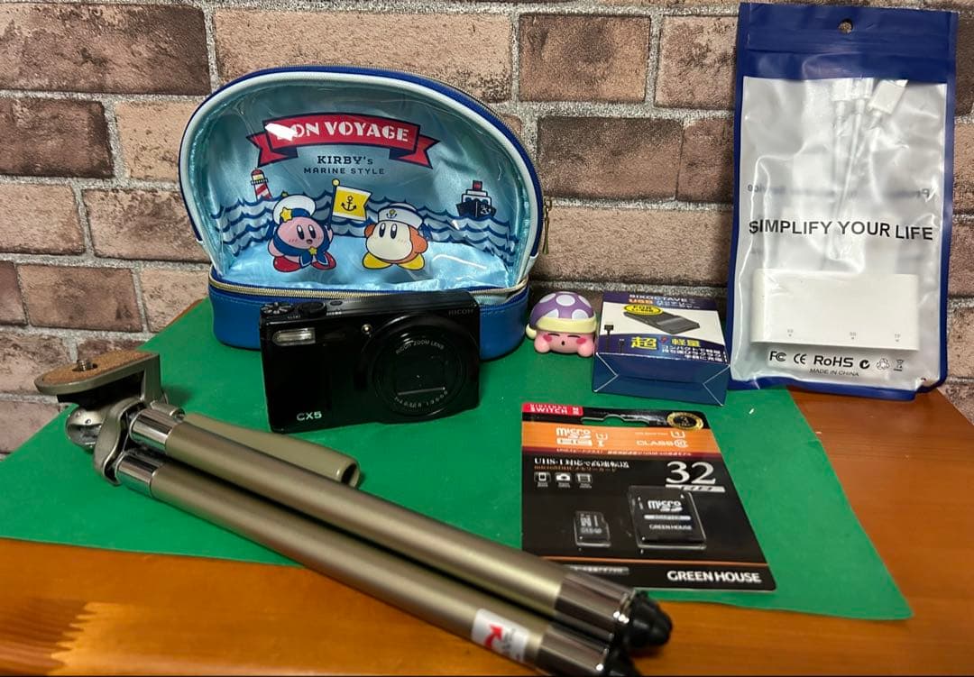 やっぱりコンデジは良い‼︎ RICOH CX5 デジタルカメラ、カービィポーチ等