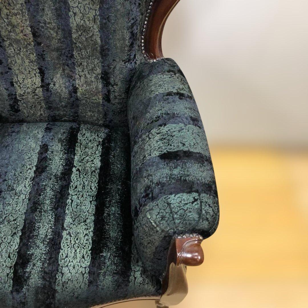 【送料無料】クラシック アームチェア 彫刻木枠 鋲打ち 1人掛け 　251224