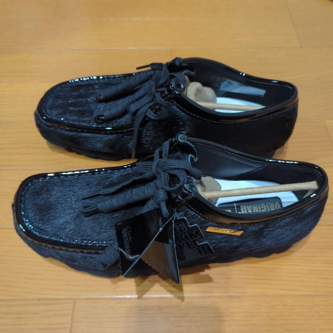 クラークス ワラビー ブラック ヘア オン ブラックアイパッチ アトモス