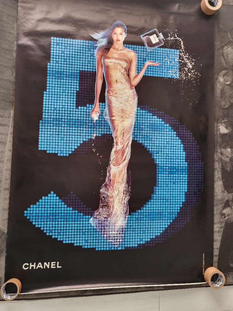 CHANEL店舗ポスターブルー