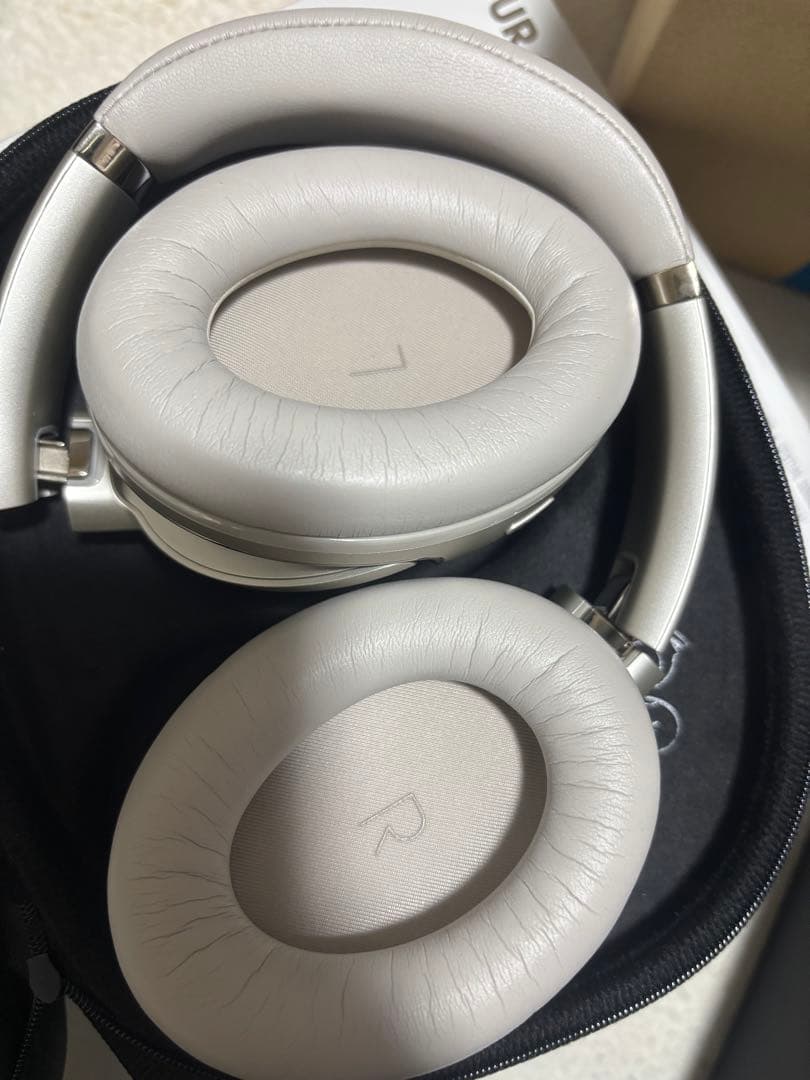 ヘッドホン JBL tour one M2