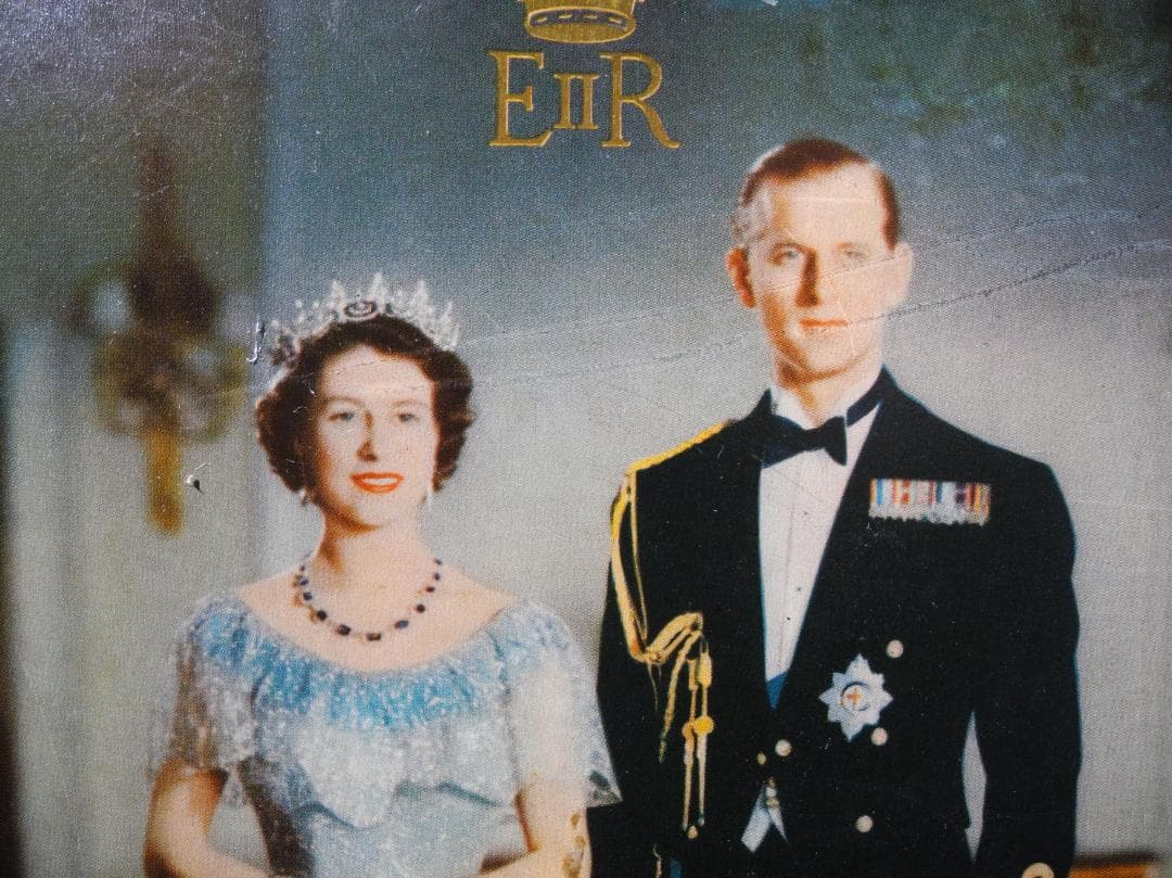 【ビンテージ品】エリザベス女王とフィリップ殿下／ガーズのショートブレッド空き缶