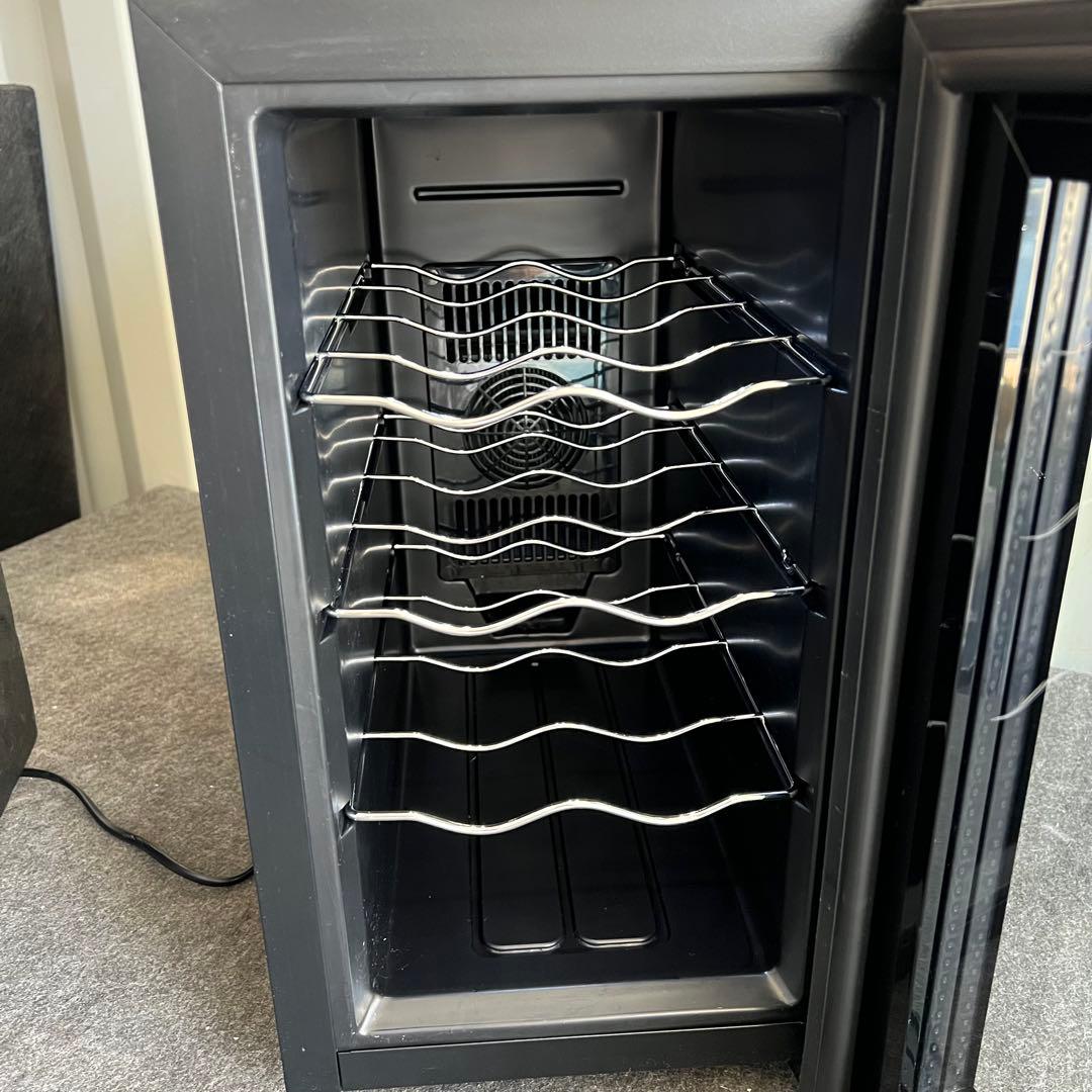 B26美品✨　ワインセラー　アイリスオーヤマ　ブラック　PWC-251P