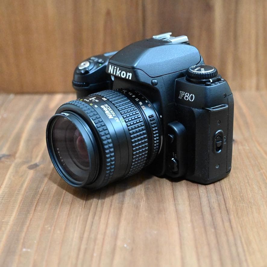 【夏休み特別お値引き！】Nikon F80D＋標準レンズ+ストラップ＋取説