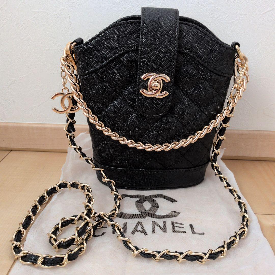 CHANEL ブラックレザーショルダーバッグ　ノベルティ