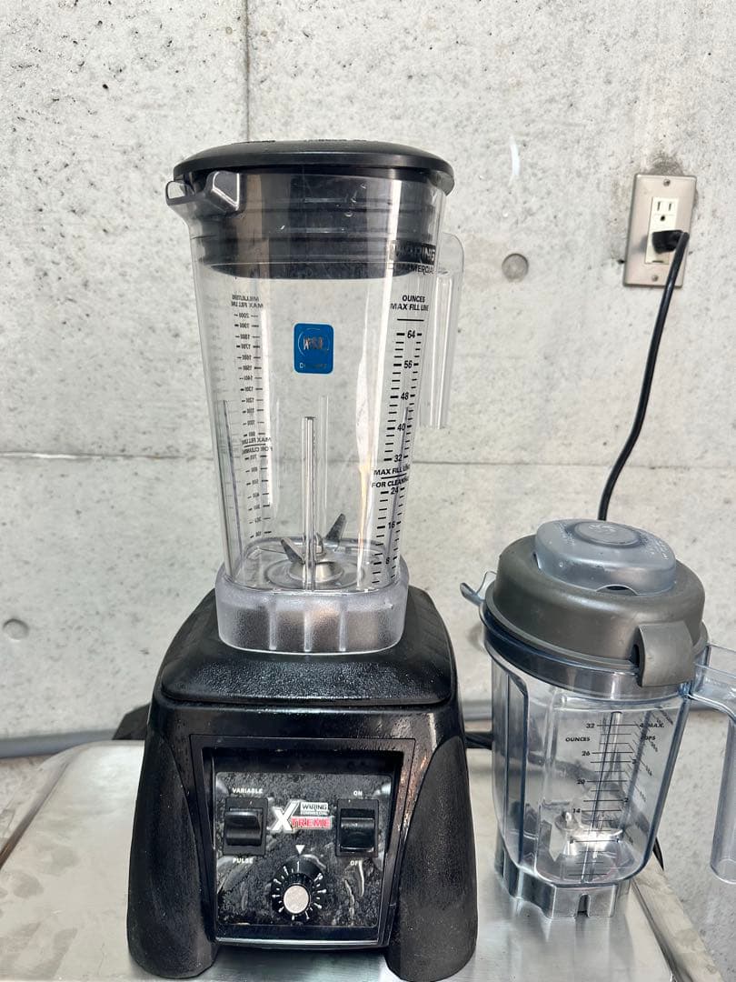 Xtreme ミキサー 2リットル 容器付き　蓋なし