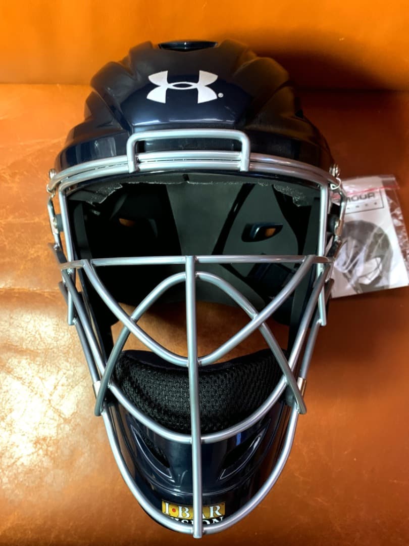 新品2026年★アメリカ限定発売☆アンダーアーマー☆キャッチャーヘルメット☆紺