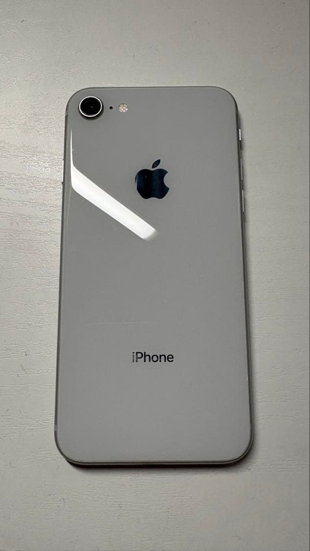 iPhone 8 本体　美品　容量100%