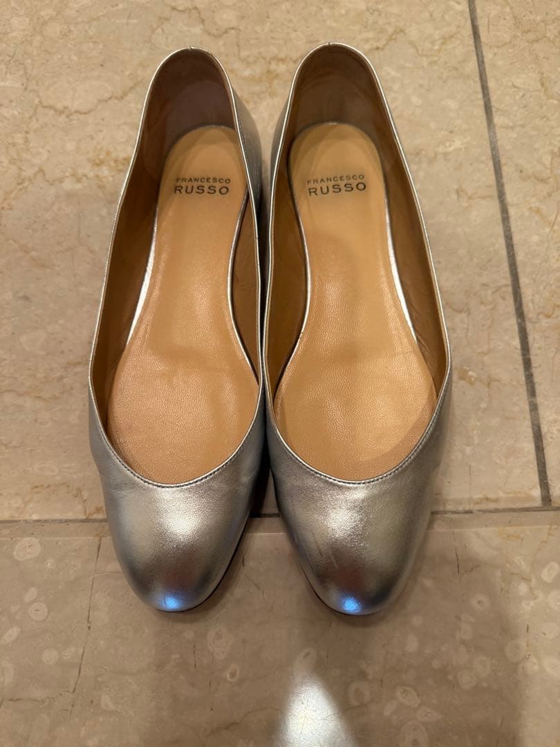 人気色❤︎FRANCESCO RUSSO シルバー フラットシューズ　37サイズ