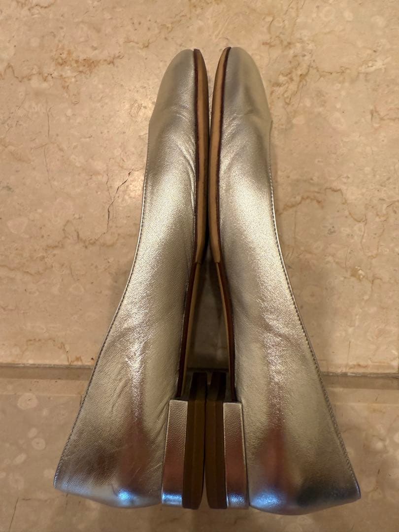 人気色❤︎FRANCESCO RUSSO シルバー フラットシューズ　37サイズ