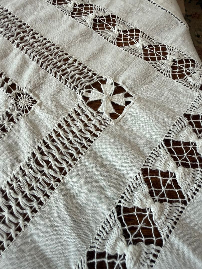 フランスアンティークஐ⋆*ホワイトドロンワーク刺繍のテーブルクロス