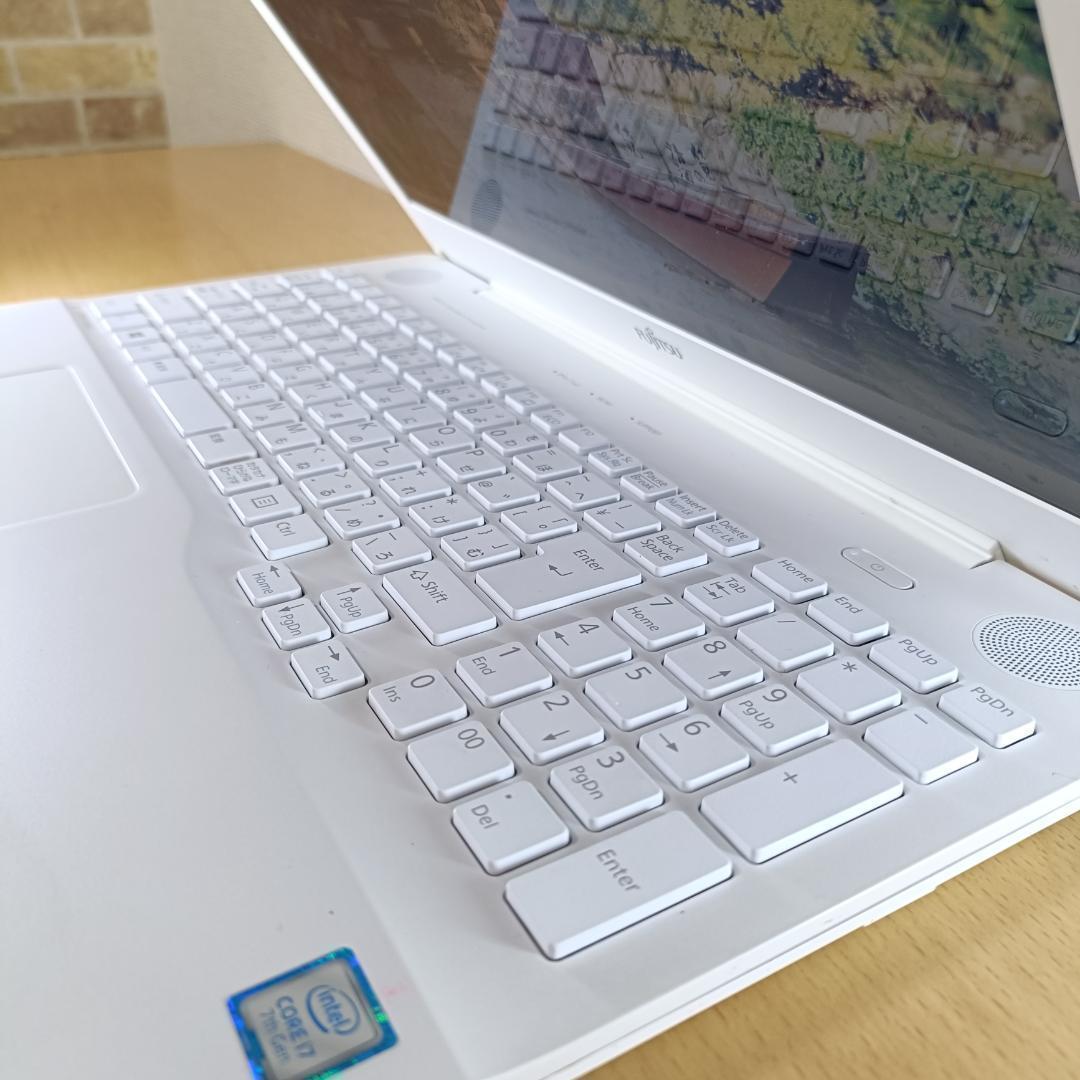 ノートPC Windows11 i7 SSD 1TB メモリ24GB 富士通 白