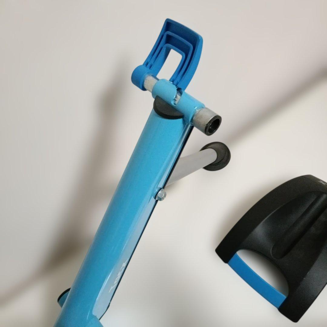 TACX 『Satori Smart』　ローラー台　ライトブルー