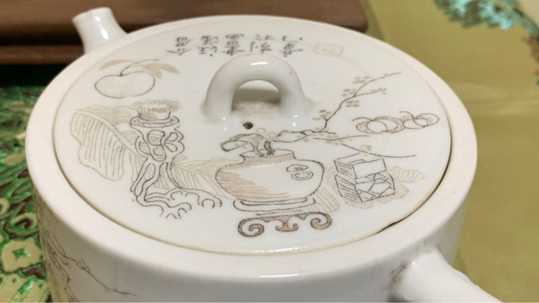 シノワズリ　中国　清朝後期　アンティーク　白磁漢詩彫り　複数落款　急須