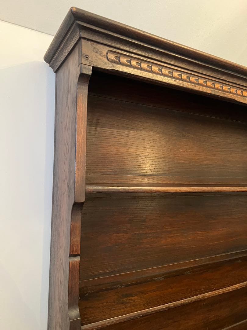 英国アンティーク木製彫刻装飾付きキャビネット