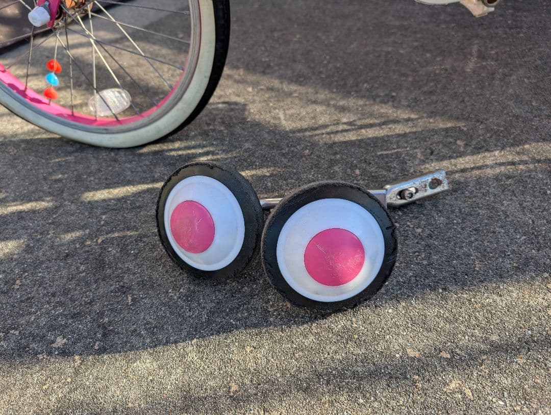 幼児用自転車 、補助輪つき