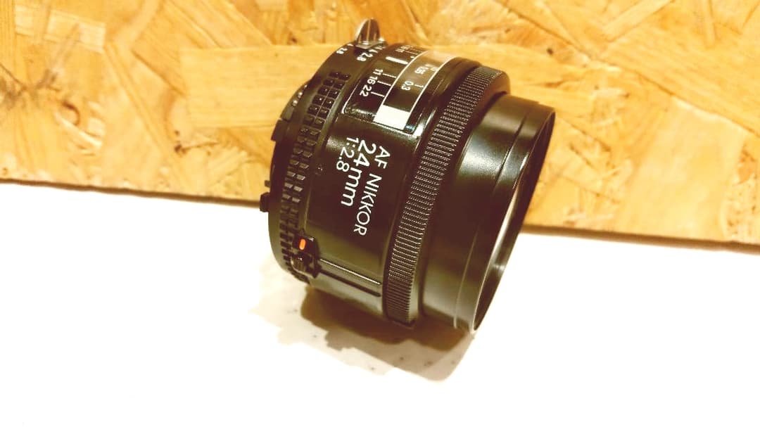ニコン、24ミリ、AF,f2.8.NIKKOR.ツメ付き