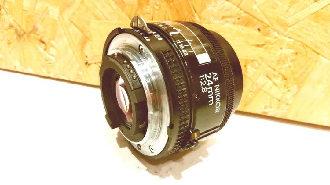 ニコン、24ミリ、AF,f2.8.NIKKOR.ツメ付き