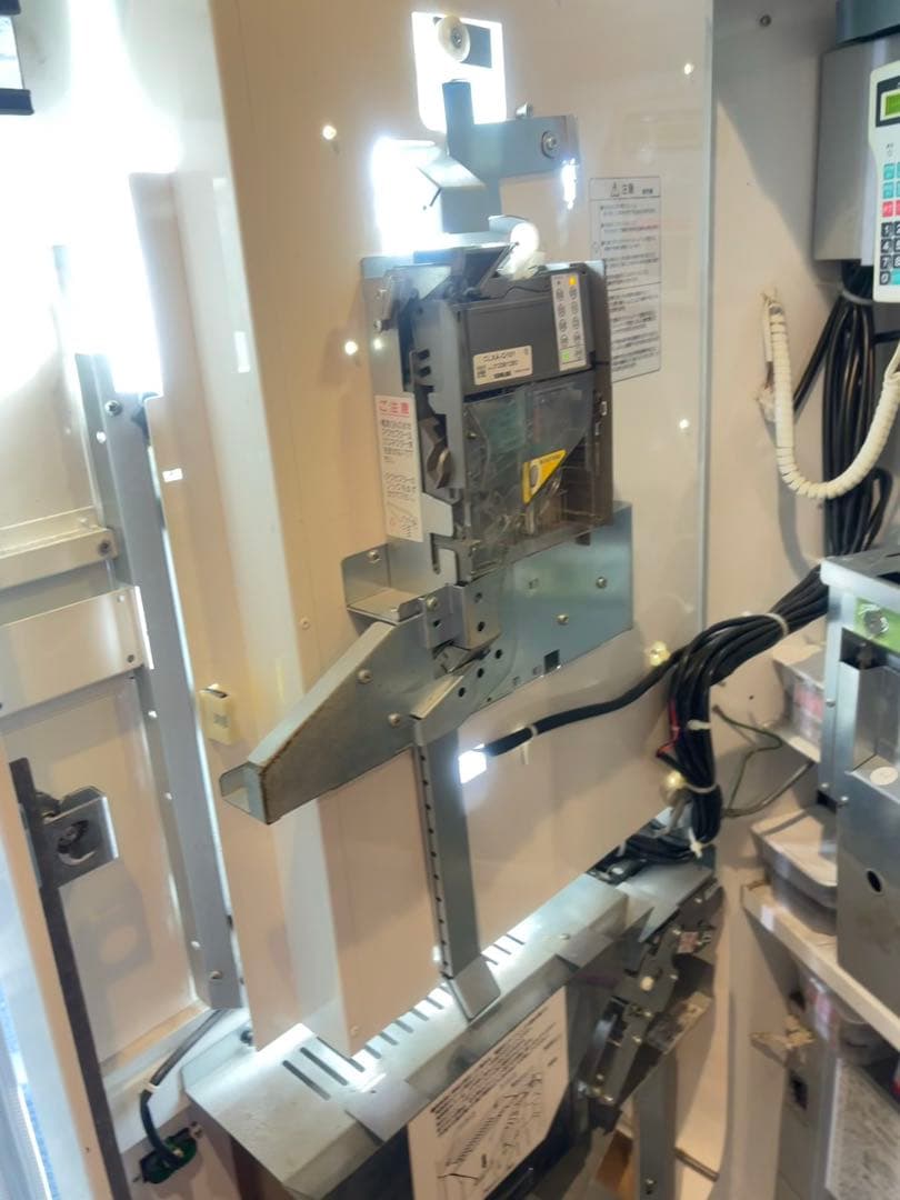 券売機　芝浦KB-172NNS シリーズ中古現役バリバリ活躍中　新紙幣対応済み