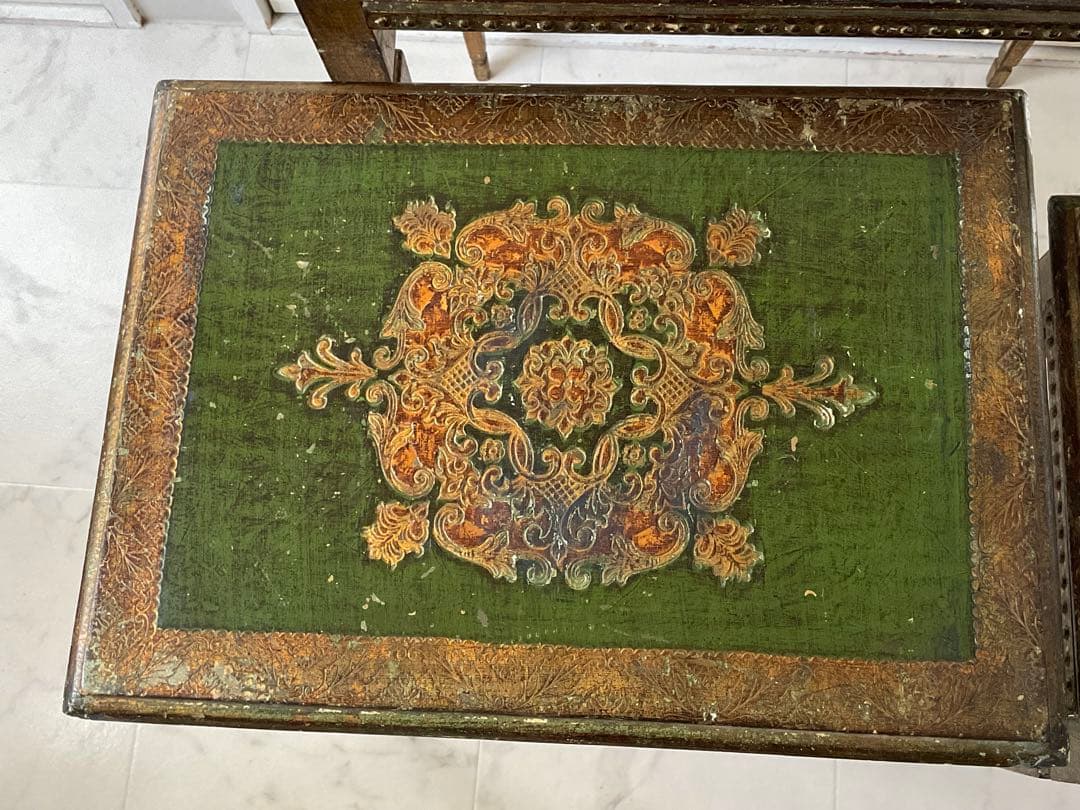 イタリア ヴィンテージ　ネストテーブル　ハンドペイント　型押し　アンティーク家具