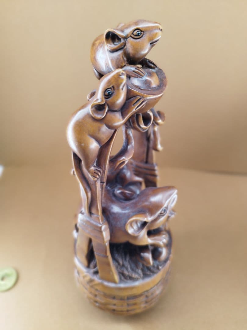 黄楊彫刻作品「家族繁栄、招財進寳」縁起置物《整理番号:BU005》