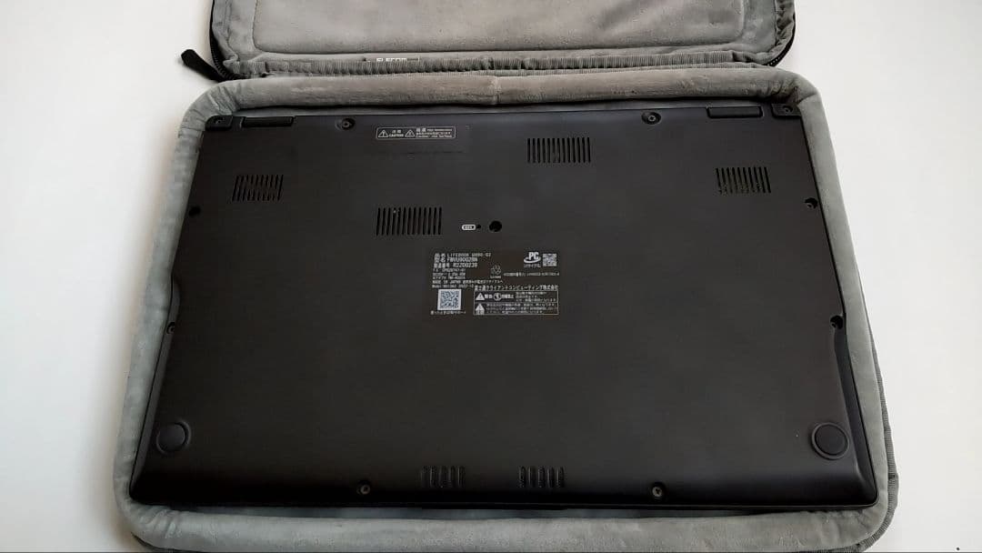 富士通 LIFEBOOK UH90/G2 12世代i7 軽量 697g　モバイル