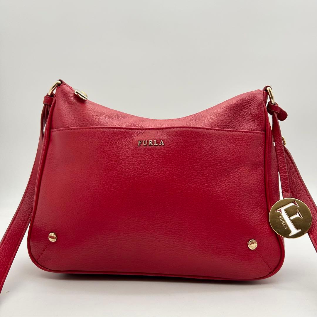 極美品　FURLA　フルラ　ショルダーバッグ　オールレザー　赤　ロゴ　斜め掛け◎