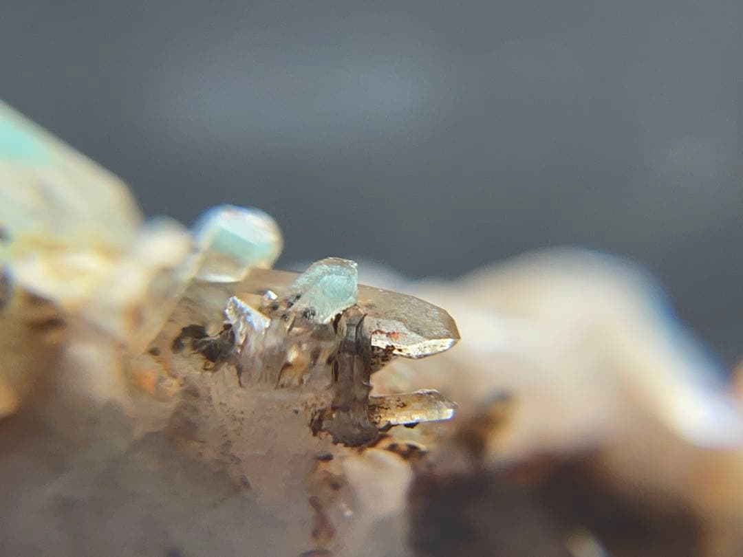 アホー石　アホイト　アホアイト　インクォーツ　メッシーナ産　原石　鉱物標本