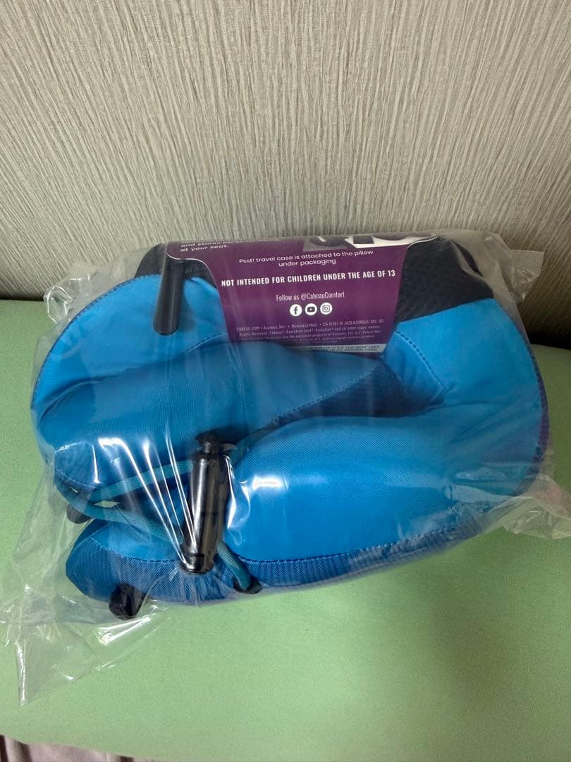 【新品未使用】Cabeau Evolution Cool ネックピロー 水色