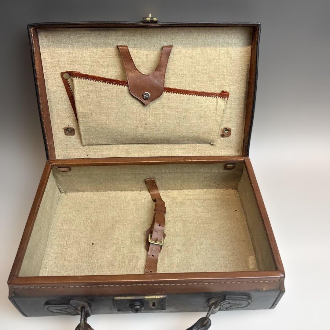 昭和初期のレトロな黒の革製の旅行カバン (※サイズ確認必要です。)