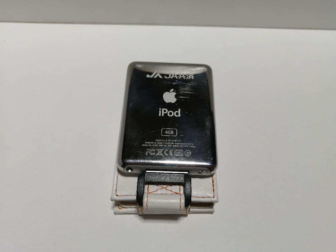 ipod nano 4GB 第3世代　JAロゴ刻印付 　白レザーケース付