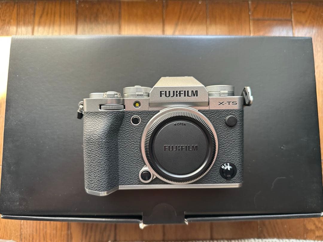 富士フイルム ミラーレスカメラ　X-T5シルバー