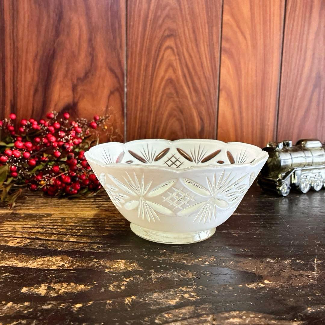 骨董　時代ガラス　超希少　白被せ切子　電笠調　和モダンカット　輪花　氷コップ１客