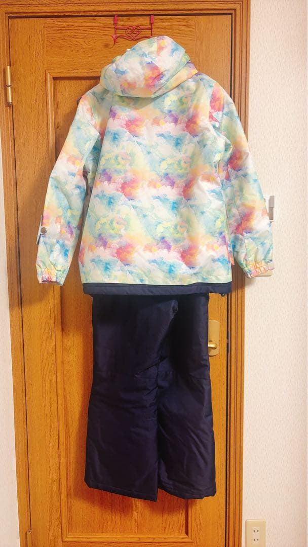 【cosby】マルチカラースキーウェアとネイビーパンツ