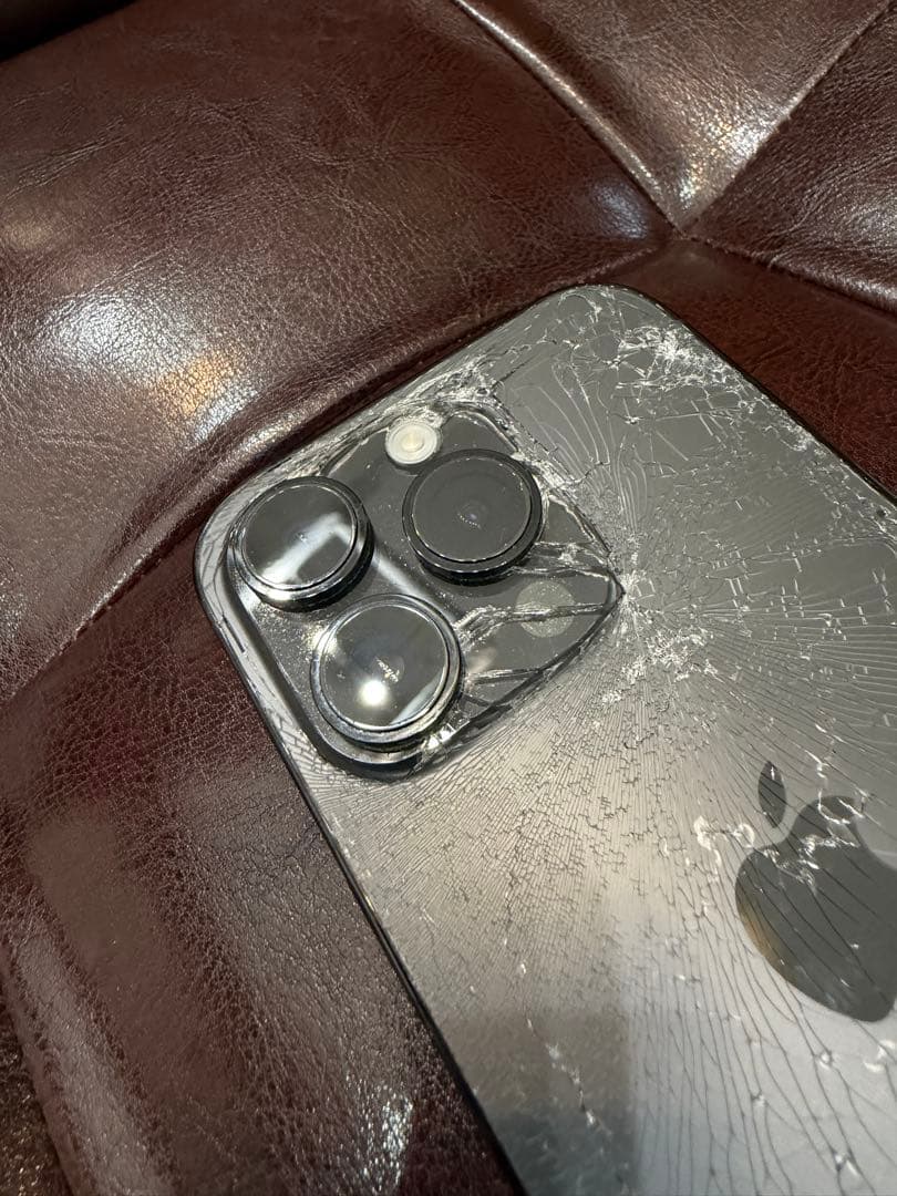 iPhone14pro 256G 背面割れ