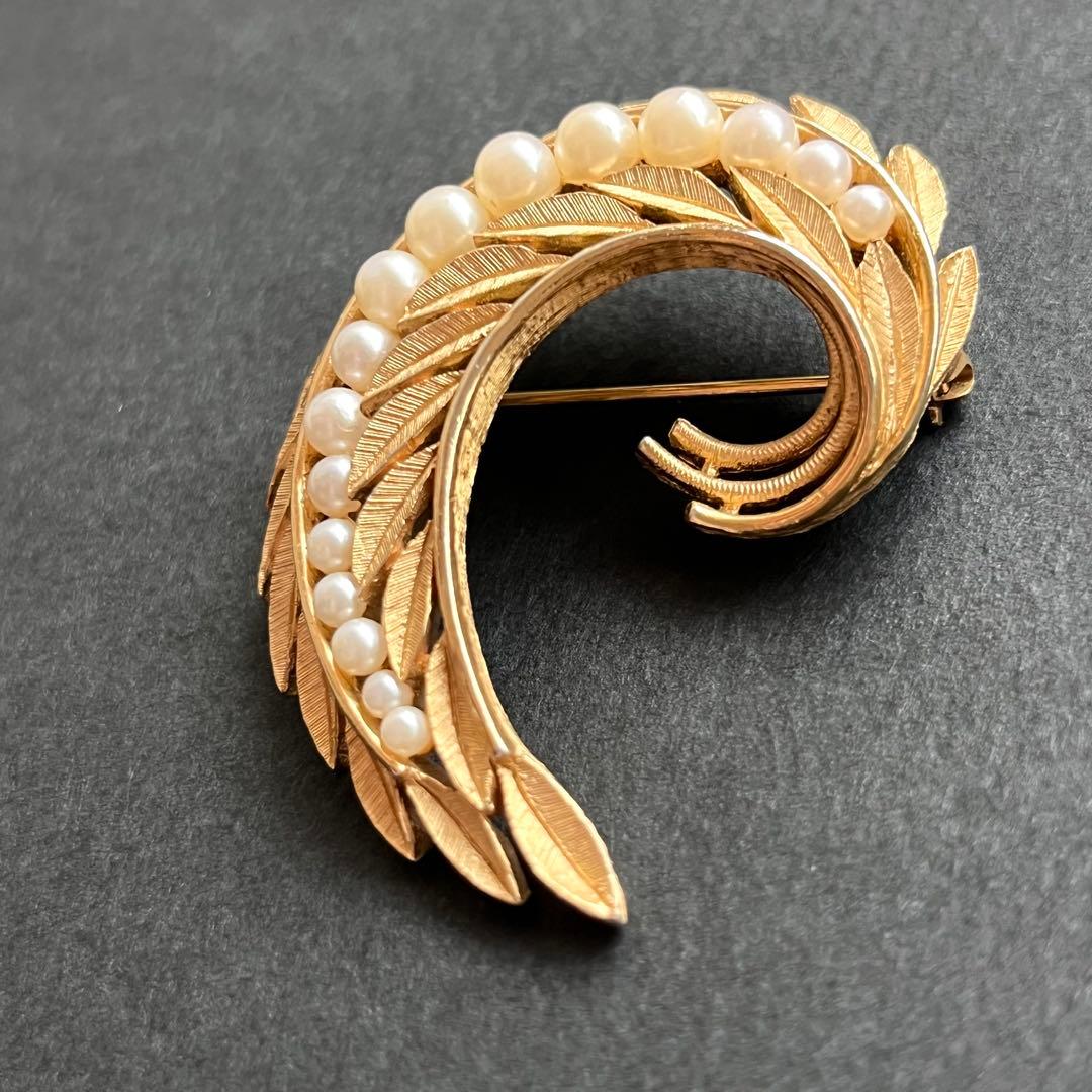 美品　CROWN TRIFARI パールとリーフのブローチ