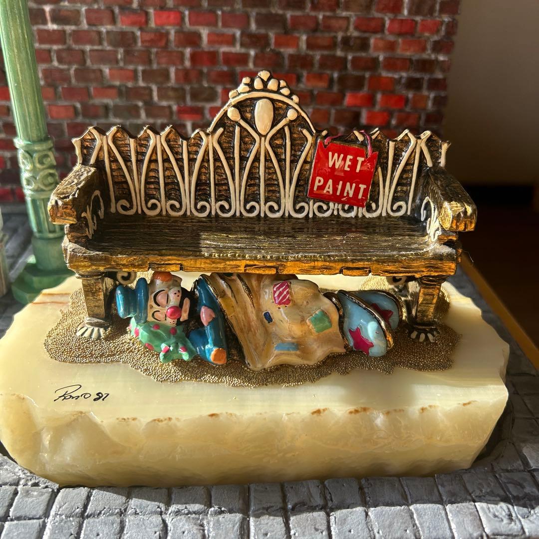 ロンリー 置き物