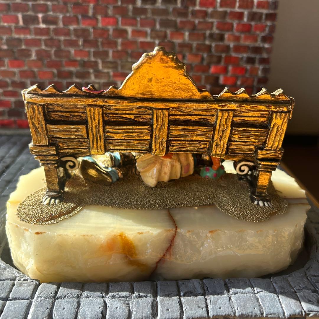 ロンリー 置き物