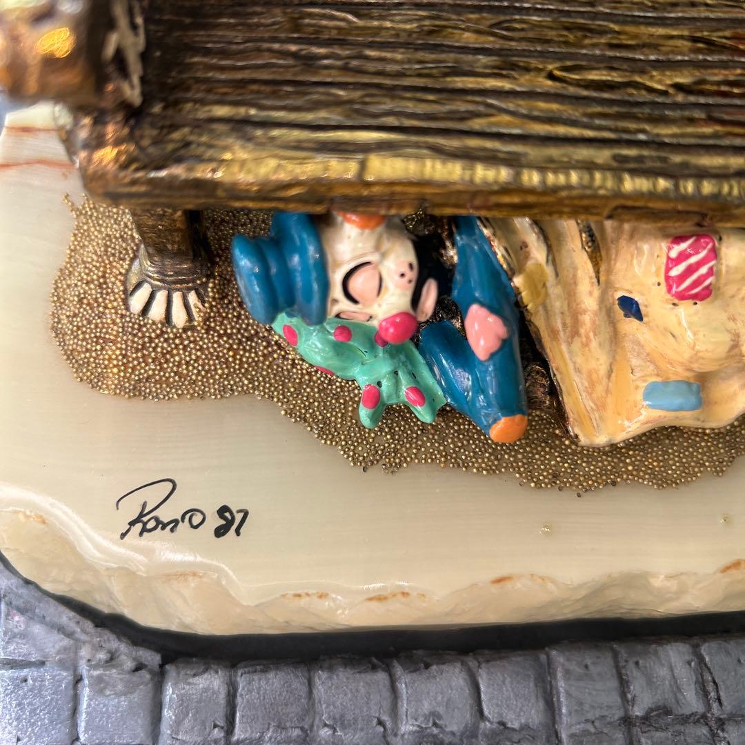 ロンリー 置き物